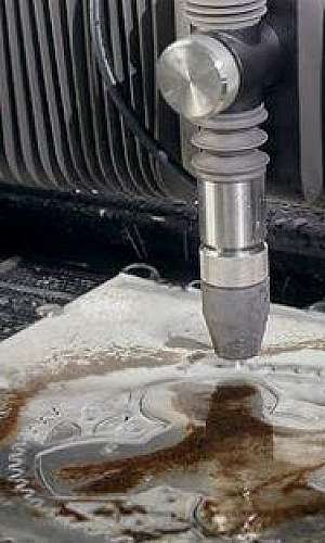 Corte de metal a água Corte de metal a água